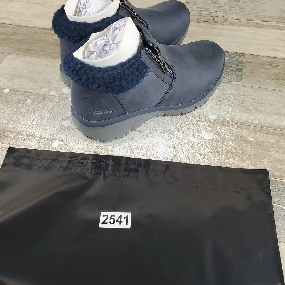 Skechers Easy Going Social Mode Womens Ankle Boots Sz 8.5 Navy Water-Repellent